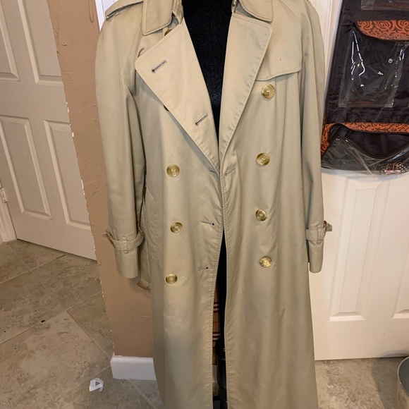 Burberry vintage trench coat, camel with tortoiseshell buttons 10xl plus